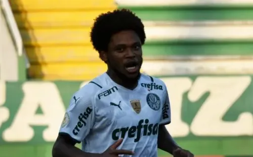 Luiz Adriano interessa ao Palmeiras (Foto: Renato Padilha/AGIF)