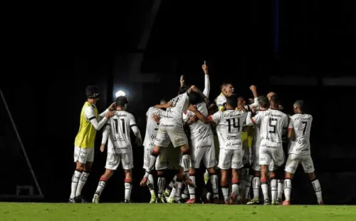 Foto: Thiago Ribeiro/AGIF – Clube irá disputar a Série C em 2022 e corre contra o tempo para reforçar o elenco
