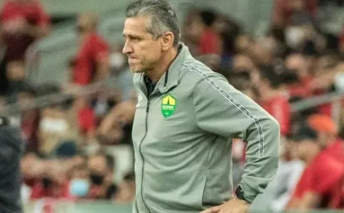 Jorginho não renovou contrato com o Cuiabá (Foto: Robson Mafra/AGIF)