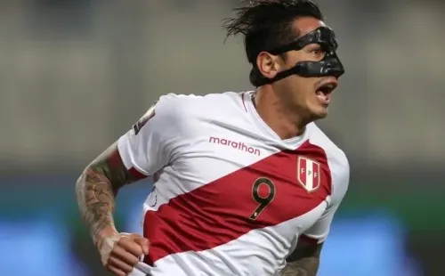 Foto: (Pool/Getty Images) – Lapadula, camisa 9 do Peru, foi oferecido ao Corinthians