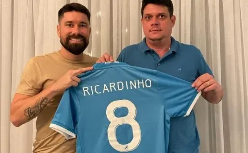 Divulgação/Paysandu – O meia-atacante é o novo camisa 8 do clube paraense