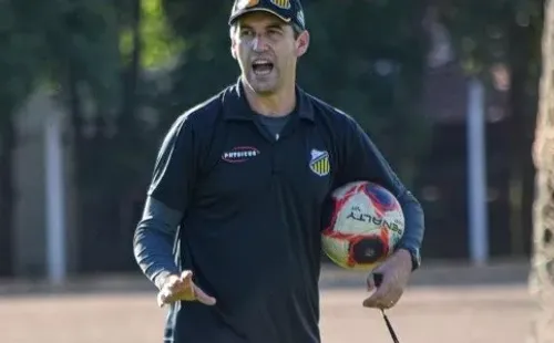 Ozair Júnio/ Grêmio Novorizontino – Leó Condé durante treino da equipe paulista