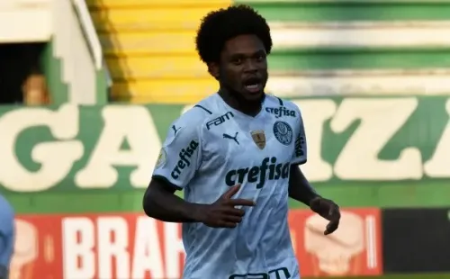 Luiz Adriano deve rescindir com o Palmeiras (Foto: Renato Padilha/AGIF)