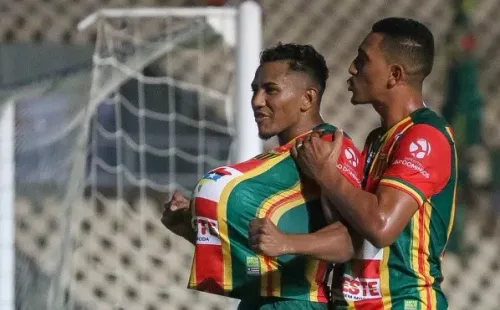 Foto: Ronald Felipe/AGIF – Maurício comemora gol com a camisa do Sampaio