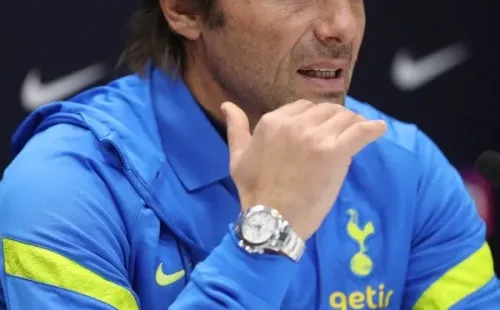 Tottenham Hotspur FC/ Getty Images -Técnico do Tottenham durante coletiva de imprensa