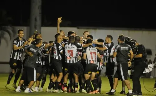 Foto: Jhony Pinho/AGIF -Jogadores do Botafogo-PB comemoram vitória por penaltis em decisão durante partida contra o Vitoria