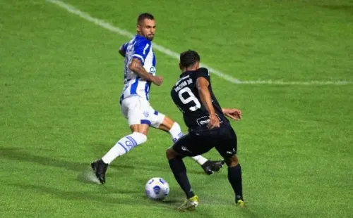 (. Foto: Alisson Frazao/AGIF) Lucão do CSA entra na mira do Botafogo