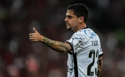 Foto: Thiago Ribeiro/AGIF – Fagner e Gil também devem renovar com o Corinthians