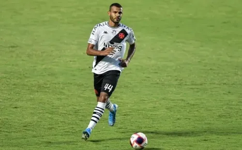 Foto: (Thiago Ribeiro/AGIF) – Ernando disputou a Série B 2021 pelo Vasco da Gama