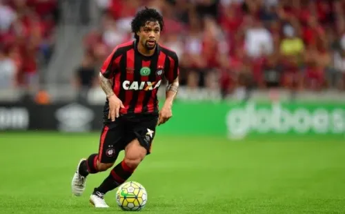 Foto: Jason Silva/AGIF - O volante chega em julho após ter o contrato encerrado com a equipe francesa