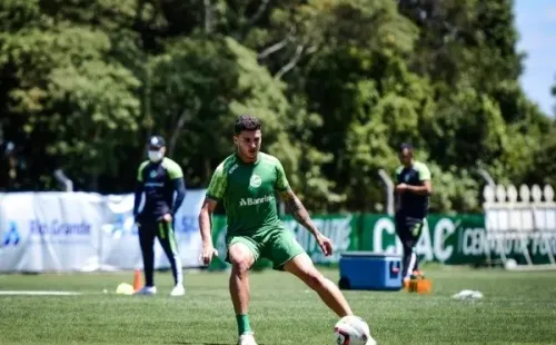 Fernando Alves/E.C Juventude/ Danilo Bonza em campo no treino do Juventude.