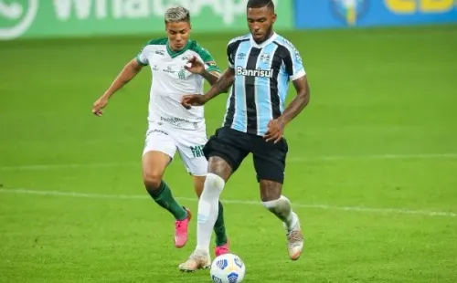 Pedro H. Tesch/AGIF/ Paulo Miranda em campo pelo Grêmio.