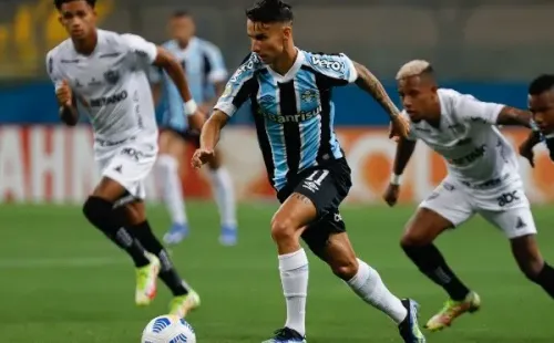 Foto: (Maxi Franzoi/AGIF) – Apesar do rebaixamento para a Série B, Ferreirinha foi um dos destaques do Grêmio em 2021