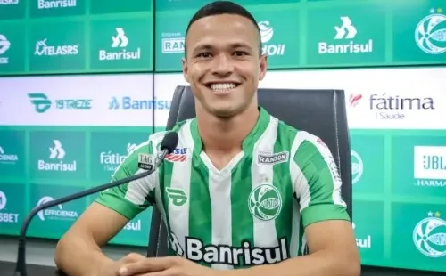Fernando Alves/E.C Juventude/ Darlan chega no Juventude e comemora oportunidade: “Com muita vontade de vencer, preparado e feliz por esse momento”.