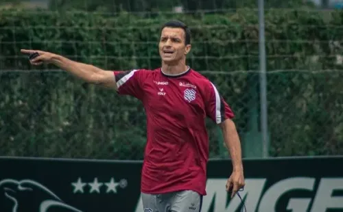 Eduardo Pauli/FFC/ Técnico Júnior Rocha no treino do Figueira.