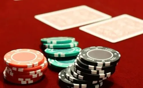 Poker pode viciar sim (Foto: Reprodução Twitter)