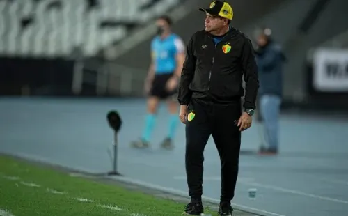 Foto: Jorge Rodrigues/AGIF – Waguinho Dias, treinador do Brusque