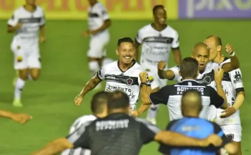 Foto: Josemar Gonçalves/AGIF – Botafogo-PB estreia na temporada contra o Sergipe, no Estádio Almeidão
