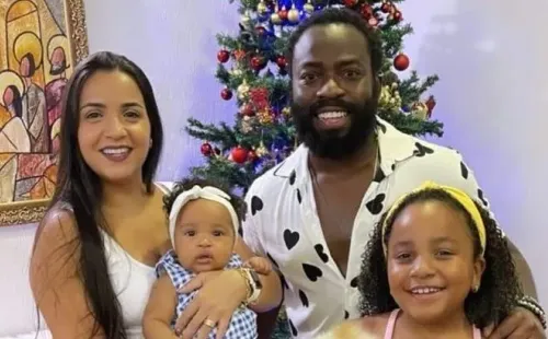 Reprodução/Instagram – Douglas Silva posa com sua família.