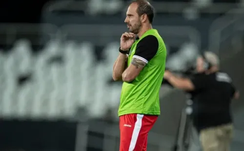 Jorge Rodrigues/AGIF – Allan Aal em ação pelo CRB