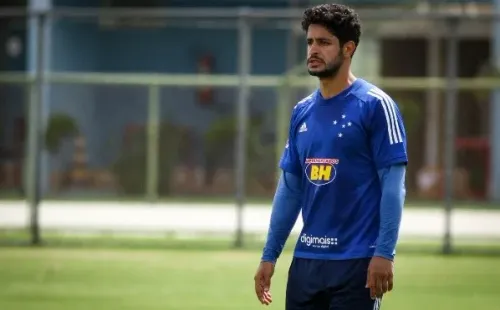 Foto: Fernando Moreno/AGIF – Léo está desde maio de 2021 sem entrar em campo após deixar o Cruzeiro