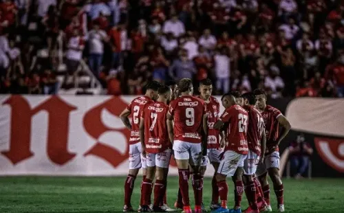 Foto: (Heber Gomes/AGIF) – Renato acredita que o entrosamento do Vila Nova pode fazer a diferença neste início de Campeonato Goiano