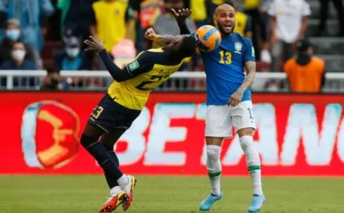 Pedro Vilela/Getty Images/ Daniel Alves fala em escassez de laterais na Seleção Brasileira e se coloca à disposição para a Copa do Mundo.