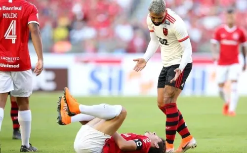 Foto: (Pedro H. Tesch/AGIF) – As frequentes lesões de Rodrigo Dourado têm atrapalhado seu futebol no Internacional