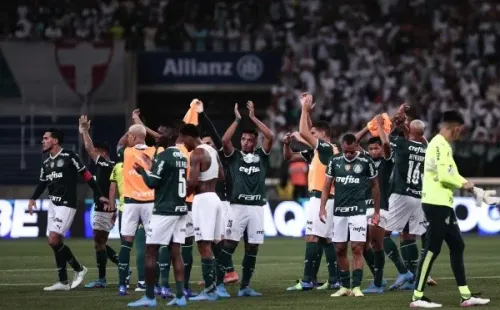 Foto: Ettore Chiereguini/AGIF -Jogadores do Palmeiras comemoram vitória ao final da partida contra o Agua Santa no estádio Arena Allianz Parque
