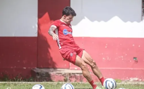 Foto: (Flickr Oficial Náutico/Tiago Caldas/CNC) – Jean Carlos vem treinando com o restante do elenco do Náutico