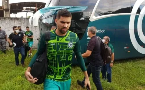 Foto: (Twitter Oficial Goiás/@goiasoficial/Divulgação) – A delegação do Goiás contou com apenas 16 jogadores para enfrentar o Goianésia