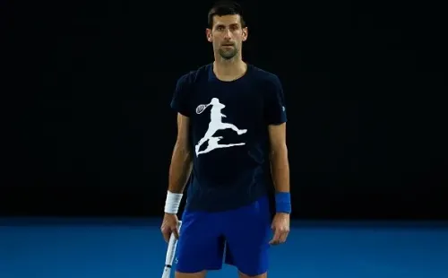 Djokovic esteve treinando em Melbourne, mas acabou sendo deportado da Austrália