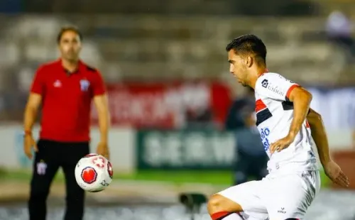 Foto: Thiago Calil/AGIF – Tiago Reis, autor de um dos gols do Botafogo-SP