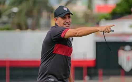 Flickr Oficial Atlético Goianiense/Bruno Corsino/ACG. Eduardo Souza em treino no Atlético-GO.  