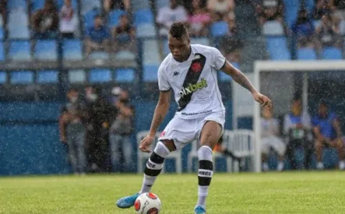 Foto: (Thiago Ribeiro/AGIF) – Luis Cangá durante partida do Vasco contra o Madureira