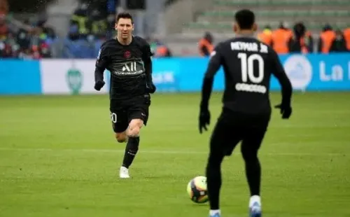 (Photo by John Berry/Getty Images) Filho de Maradona afirma que Messi voltará ao Barcelona