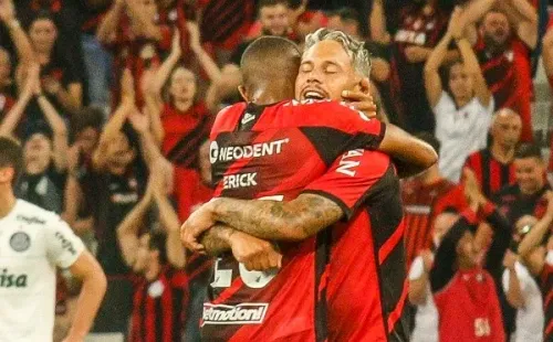 Gabriel Machado/AGIF – Meia comemorando seu gol no jogo de ida contra o Palmeiras pela Recopa