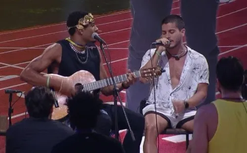 Paulo André e Arthur Aguiar cantam no BBB 22. Foto: Reprodução/Globo