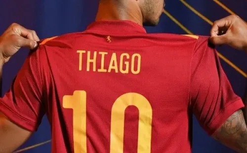 Foto: Divulgação/Liverpool FC – Thiago tem pais brasileiros, nasceu na Itália, mas defende a seleção da Espanha