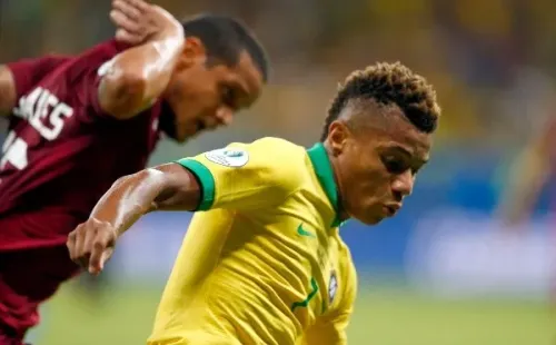 Foto: Thiago Calil/AGIF – David Neres poderá atuar por empréstimo neste primeiro semestre, mas alto salário afasta-o do Flamengo