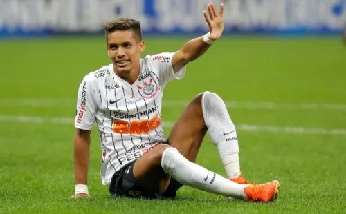 Foto: Daniel Vorley/AGIF – Pedrinho pode retornar ao futebol brasileiro se o Shakhtar permitir empréstimo por uma temporada