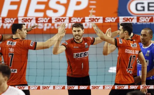 Foto: Gaspar Nobrega/Inovafoto/CBV - Jogadores do Sesi-SP