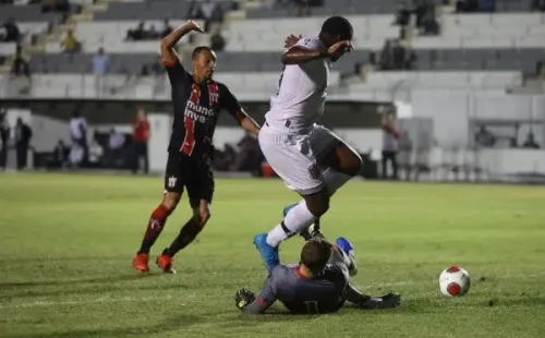 Foto: Rogério Capela/AGIF – Deivity chegou nesta temporada do Ypiranga-RS para ser titular no Botafogo-SP