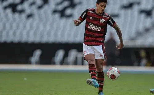 Thiago Ribeiro/AGIF/ Pedro em campo pelo Flamengo.