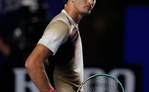 Zverev foi excluído do ATP 500 de Acapulco após bater a raquete na cadeira do juiz. Reprodução/Twitter