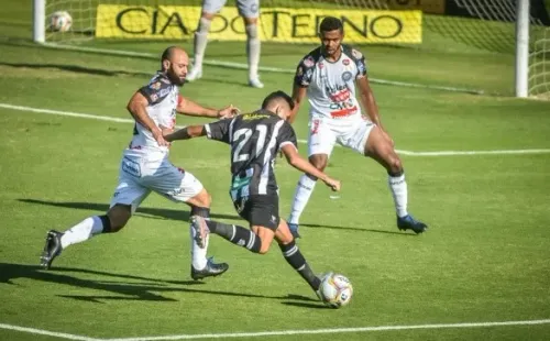 Foto: R.Pierre/AGIF – Léo Artur retornou ao Figueirense após primeira passagem em 2020