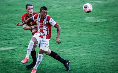 Foto: (Paulo Paiva/AGIF) – Kieza foi o artilheiro do Campeonato Pernambucano 2021 com 10 gols, tendo inclusive marcado na final contra o Sport
