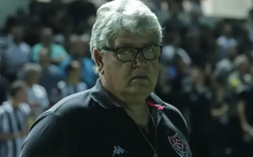 Foto: (João Vitor Rezende Borba/AGIF) – Geninho é o principal alvo do Vitória para assumir o cargo de treinador