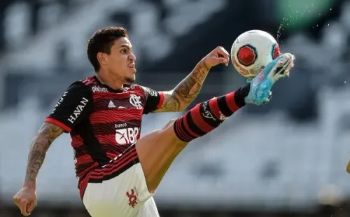 Foto:Thiago Ribeiro/AGIF – Pedro amarga a reserva do Flamengo e foi aconselhado por Richarlison a mudar de ares