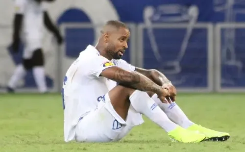 Foto: Fernando Moreno/AGIF – Dedé ainda não se encontrou na carreira após cirurgias no joelho; zagueiro se destacou em fase no Cruzeiro